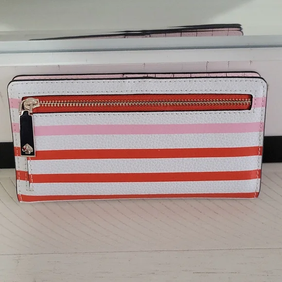 Kate Spade bifold wallet with snap closure - Picture 2 of 3